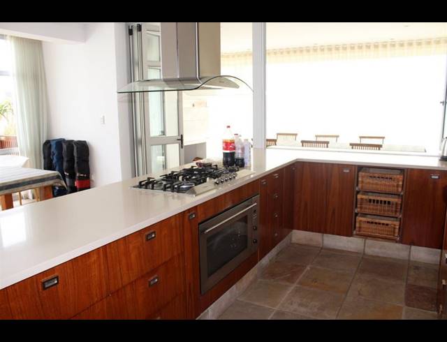 5 BEDROOM HOUSE FOR SALE IN OUBAAI